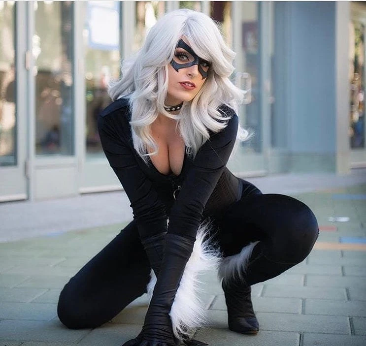 Explicit and Stunning Cosplay Girls: Revealing and Beautiful Photos