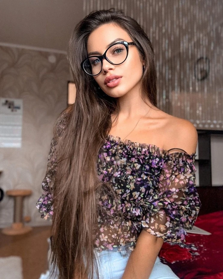 Hot Girls in Glasses - Sexy Amateur Babes 02.02 Photo Collection