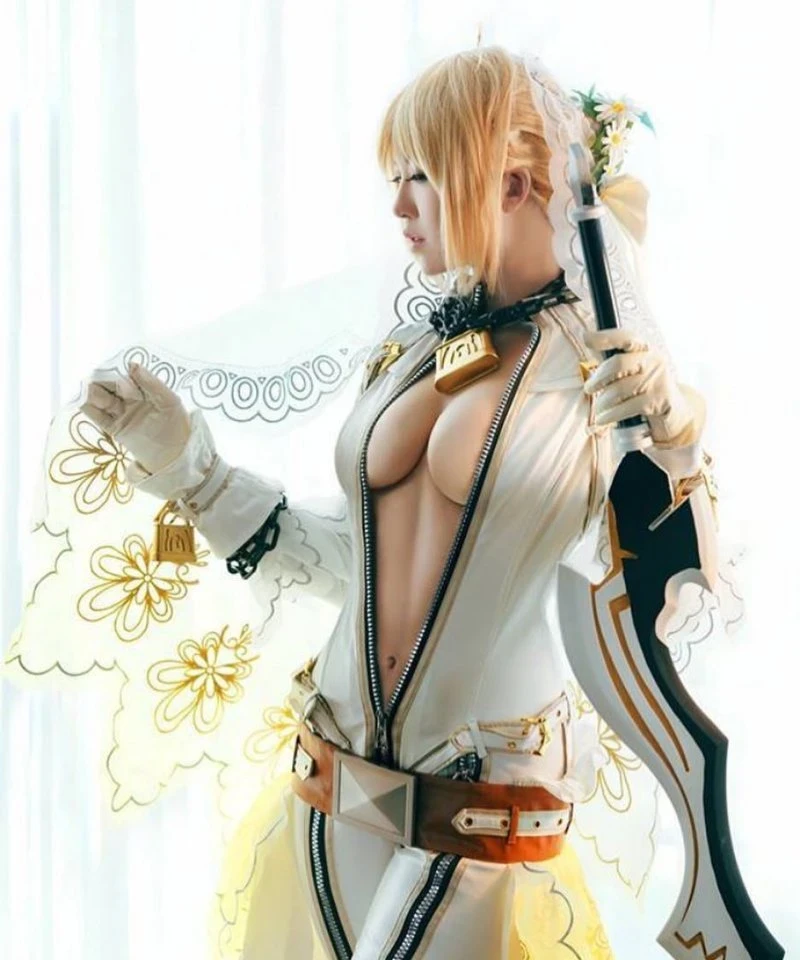 Seductive Busty Cosplay Girls: Exquisite Temptation!