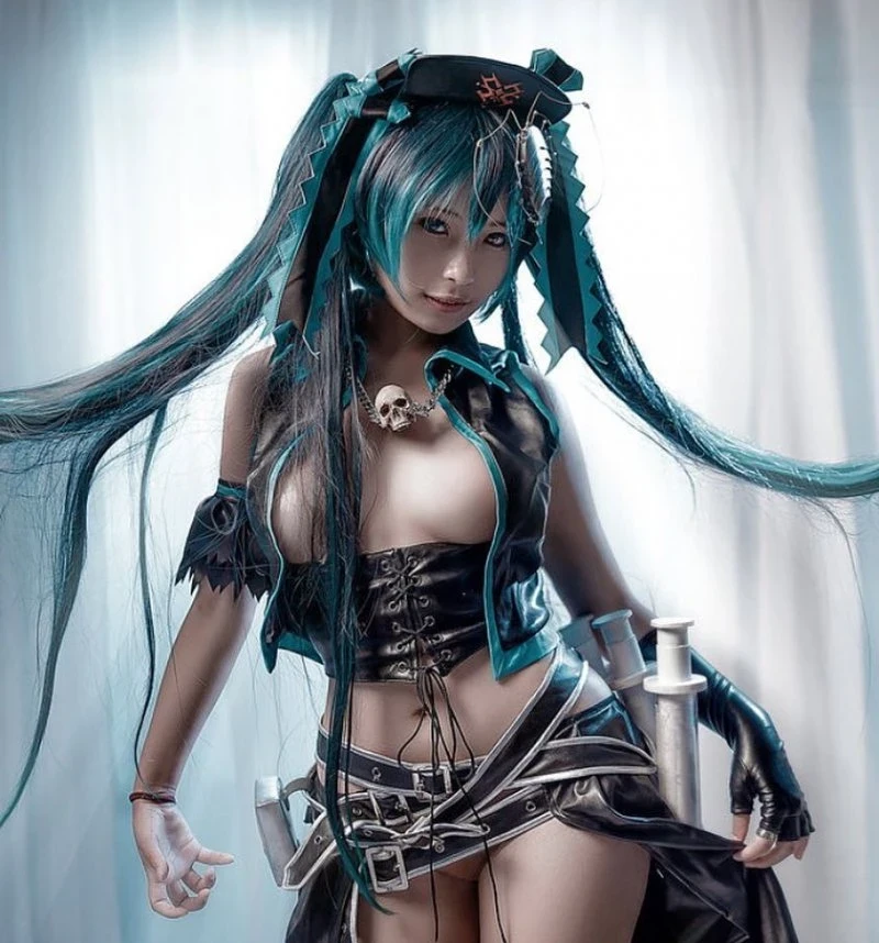 Seductive Busty Cosplay Girls: Exquisite Temptation!