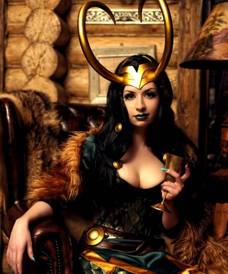Seductive Busty Cosplay Girls: Exquisite Temptation!