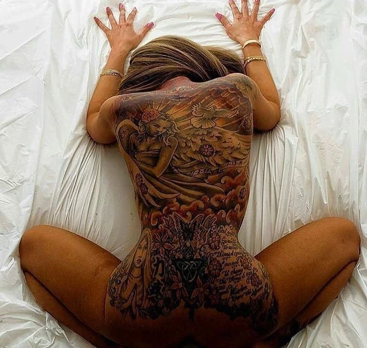 Curvy Tattooed Babes: Explicit Beauties with Inked Bodies