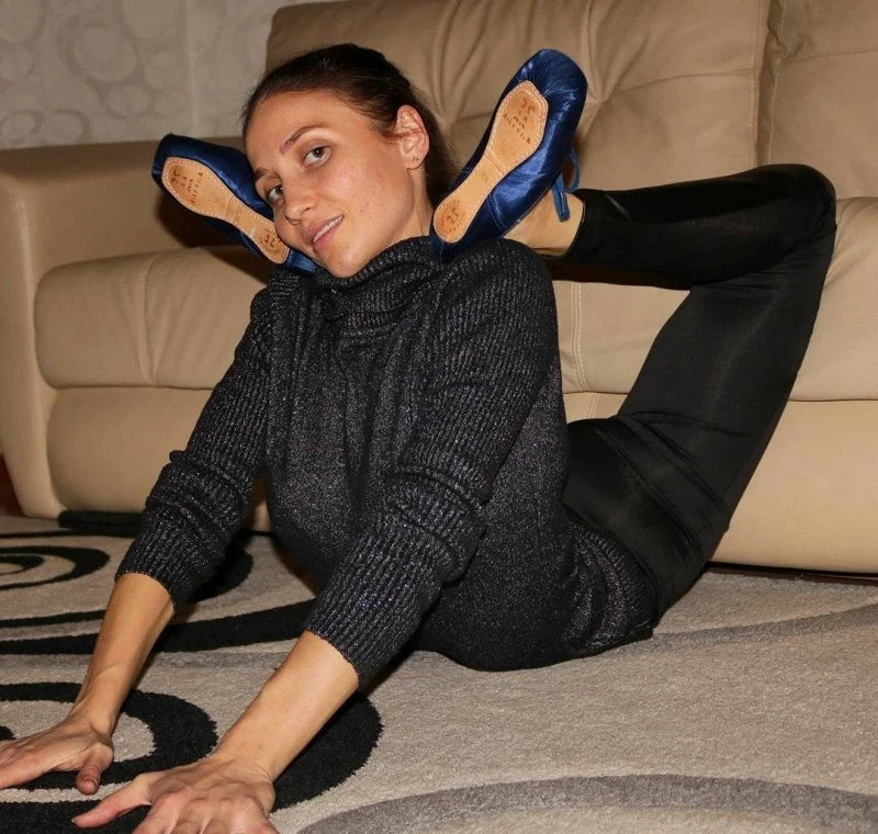 Flexible Cuties in Explicit Poses: Mind-Blowing Flexibility