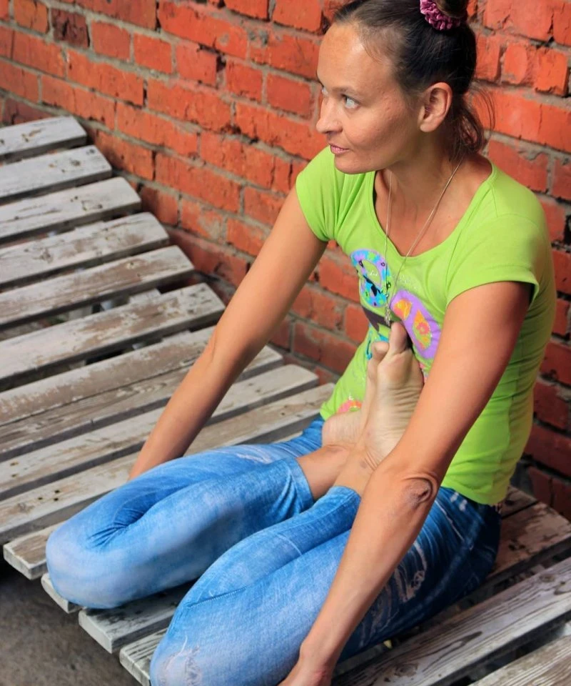 Flexible Cuties in Explicit Poses: Mind-Blowing Flexibility