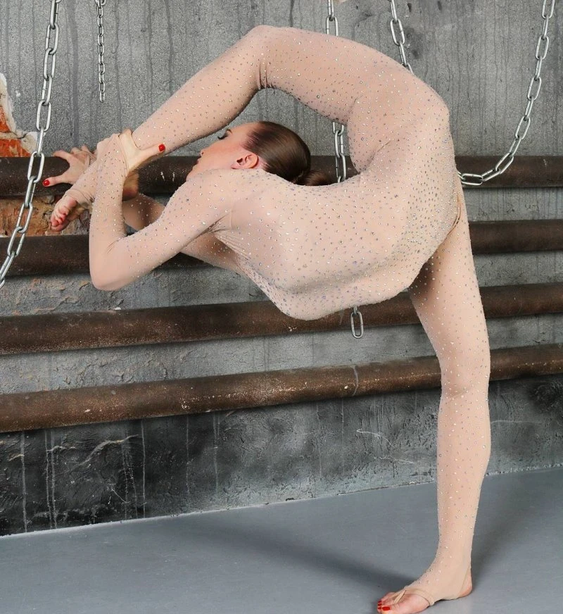 Flexible Cuties in Explicit Poses: Mind-Blowing Flexibility