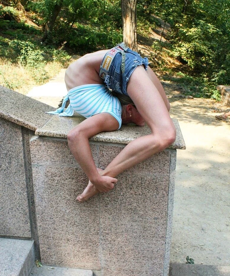 Flexible Cuties in Explicit Poses: Mind-Blowing Flexibility