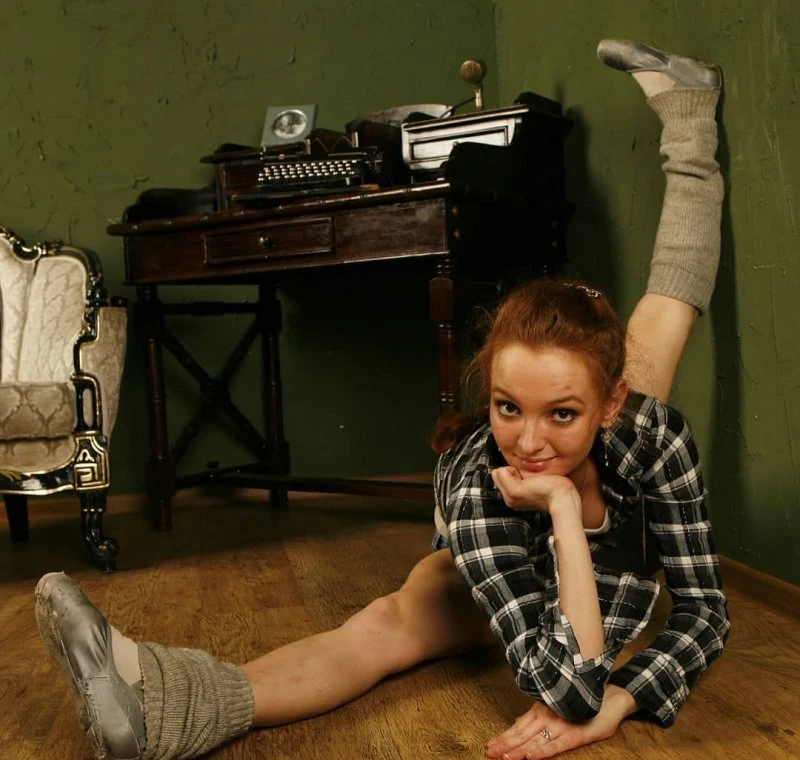 Flexible Cuties in Explicit Poses: Mind-Blowing Flexibility