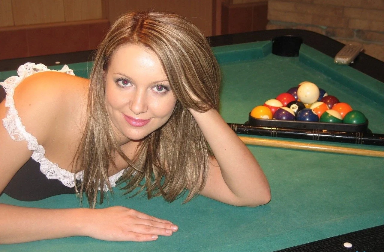 Anna Masturbates on Pool Table - Amateur Porn Photo Shoot
