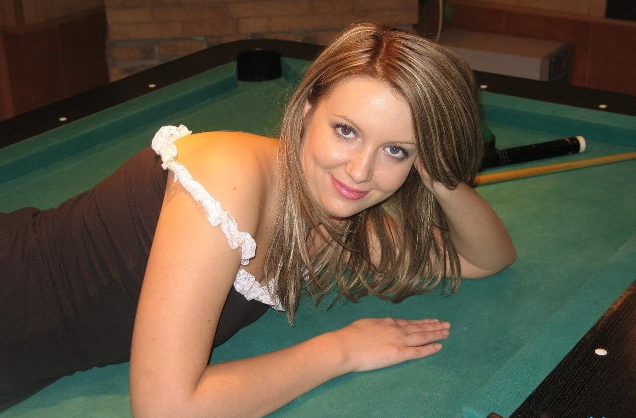 Anna Masturbates on Pool Table - Amateur Porn Photo Shoot