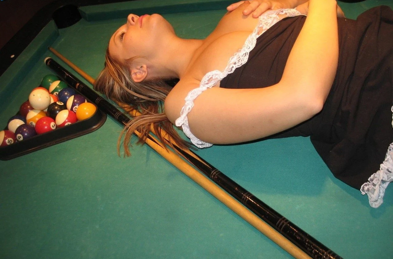 Anna Masturbates on Pool Table - Amateur Porn Photo Shoot