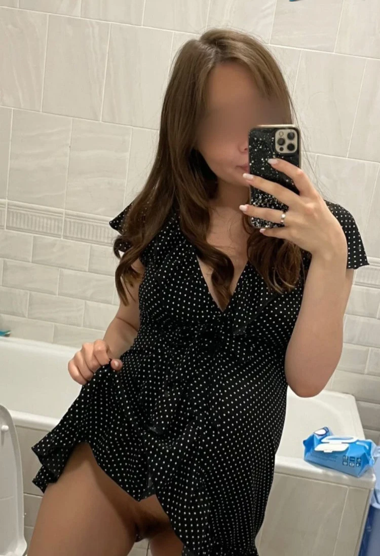 Pregnant Slut Amateur Porn Pics: Explicit and Raw Pregnant Whore Exposed