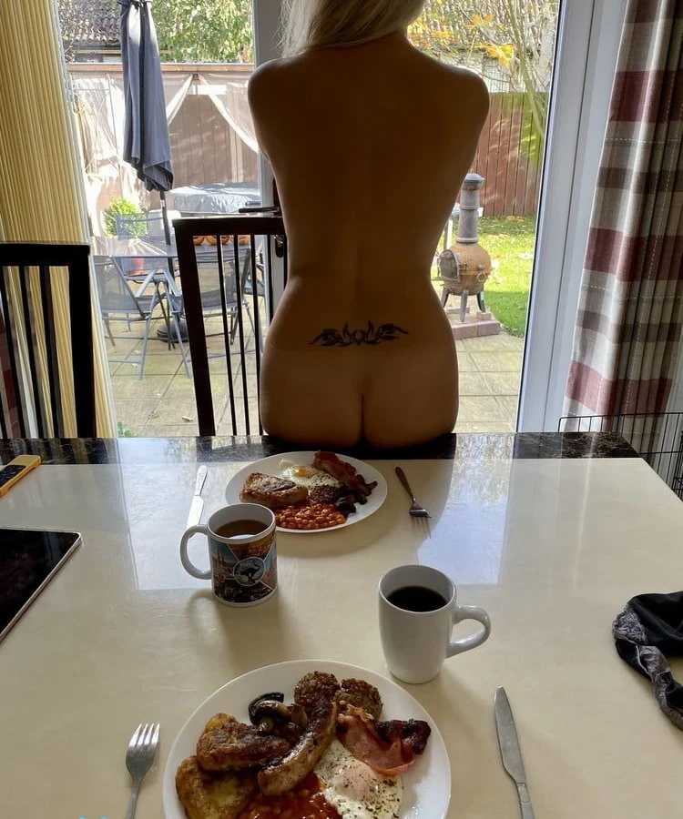 Blonde Babe Plays with Cock: Amateur Porn Pic