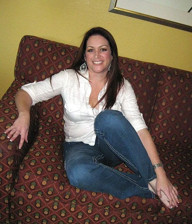 Brunette Babe Gets Fucked Hard in Amateur Porn Photo Shoot