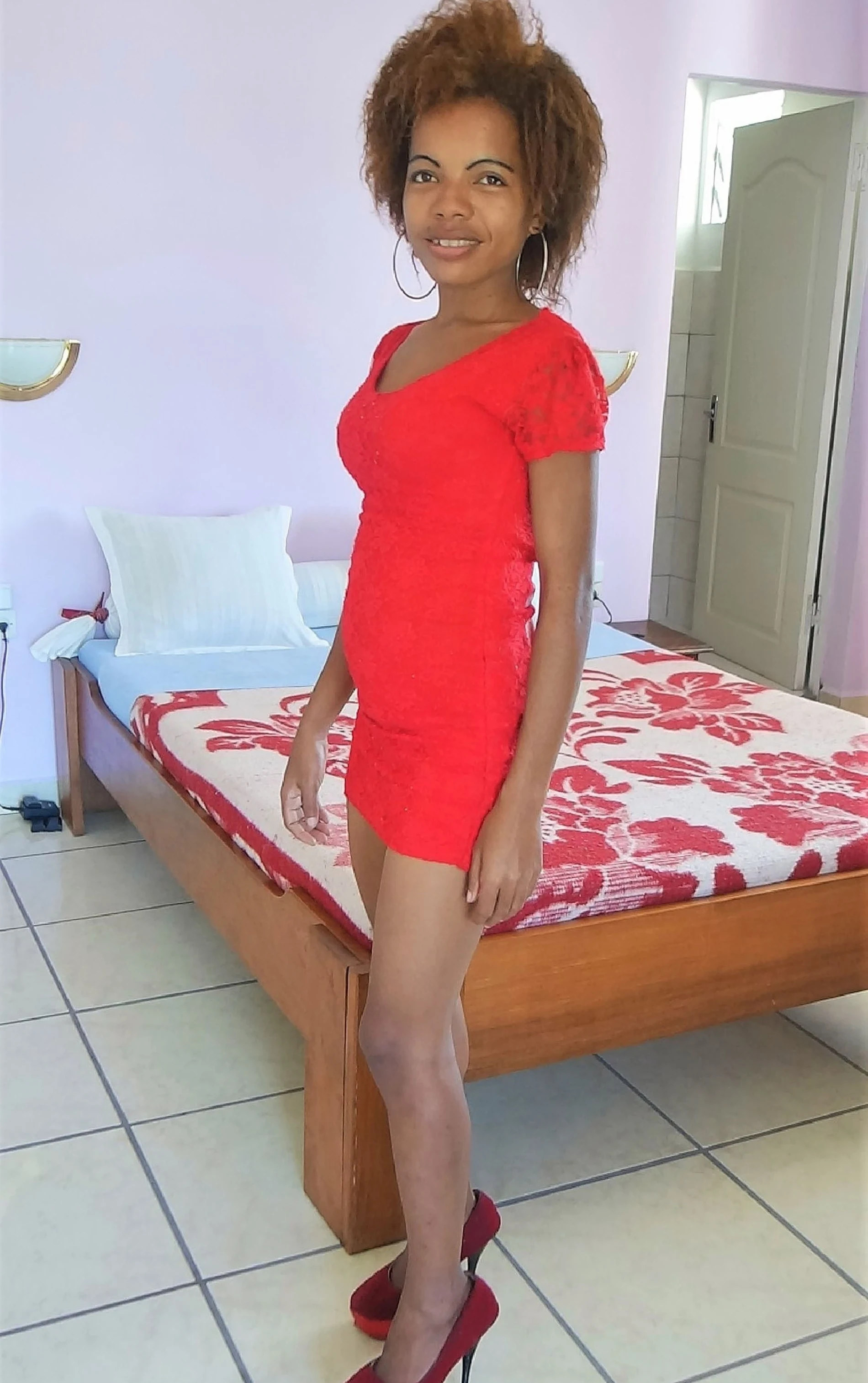 Black Escort Amateur Porn: Hot Ebony Prostitute in Explicit Photos