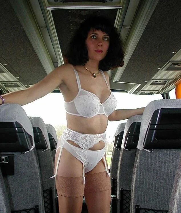 Naked Tour Guide Girl Exposed in Amateur Photo Shoot