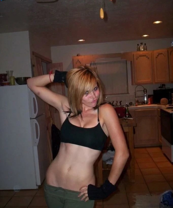 Sexy Babe with Bob Haircut Deepthroats in Amateur Blowjob Photo