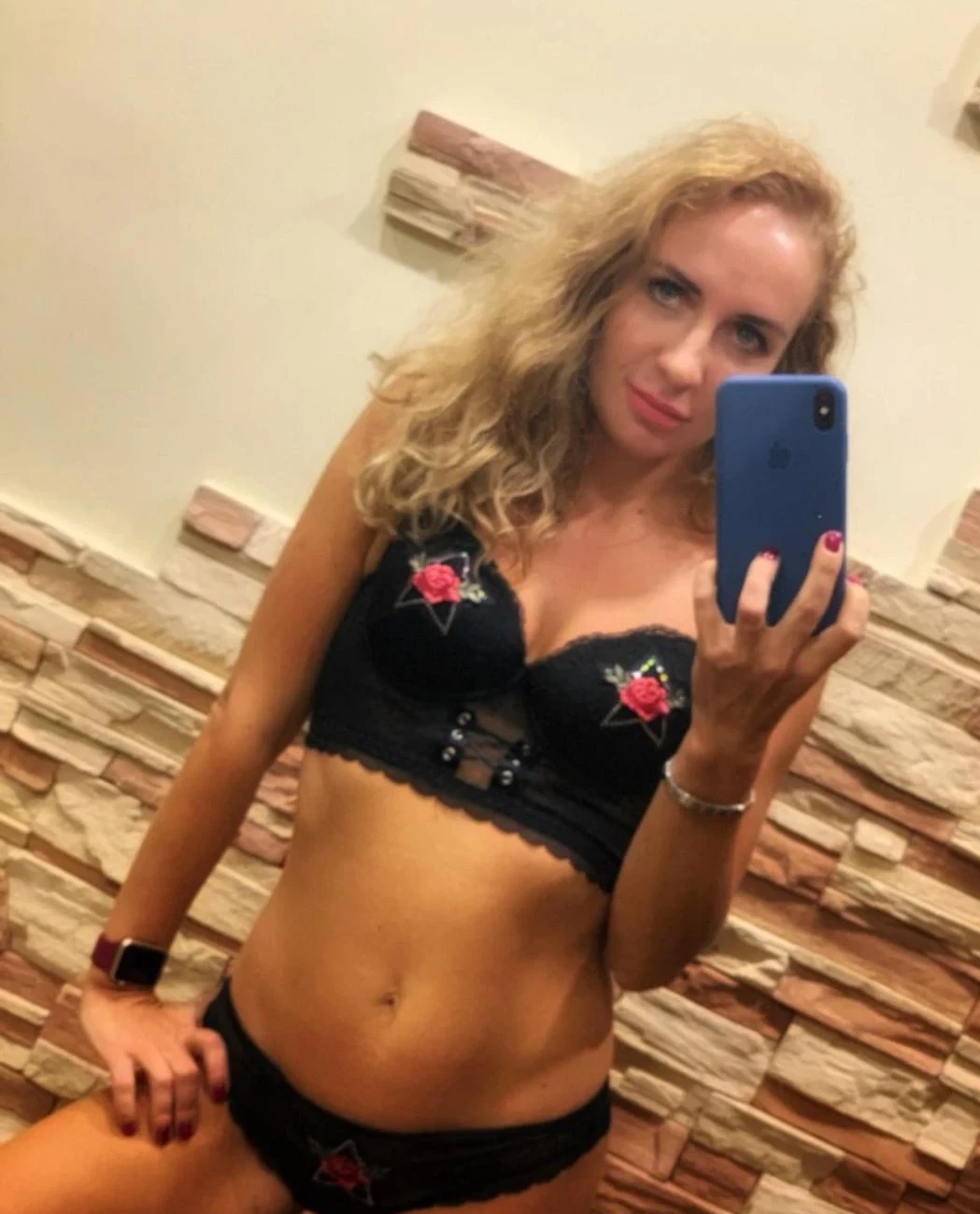 Elena's Raw Amateur Porn Pics: Full-frontal Beauty Exposed