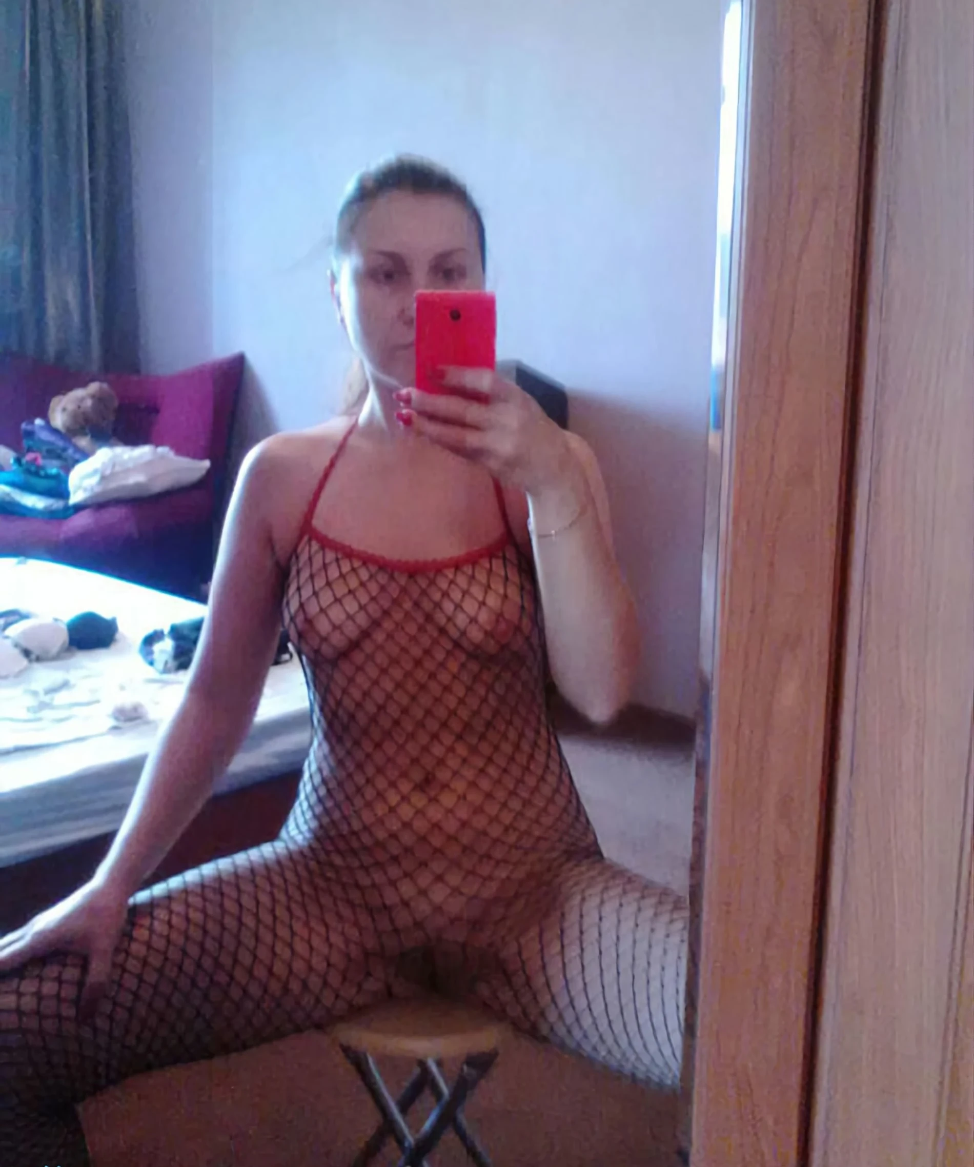 Sexy Selfie: Hot Woman Takes Explicit Amateur Photos of Herself