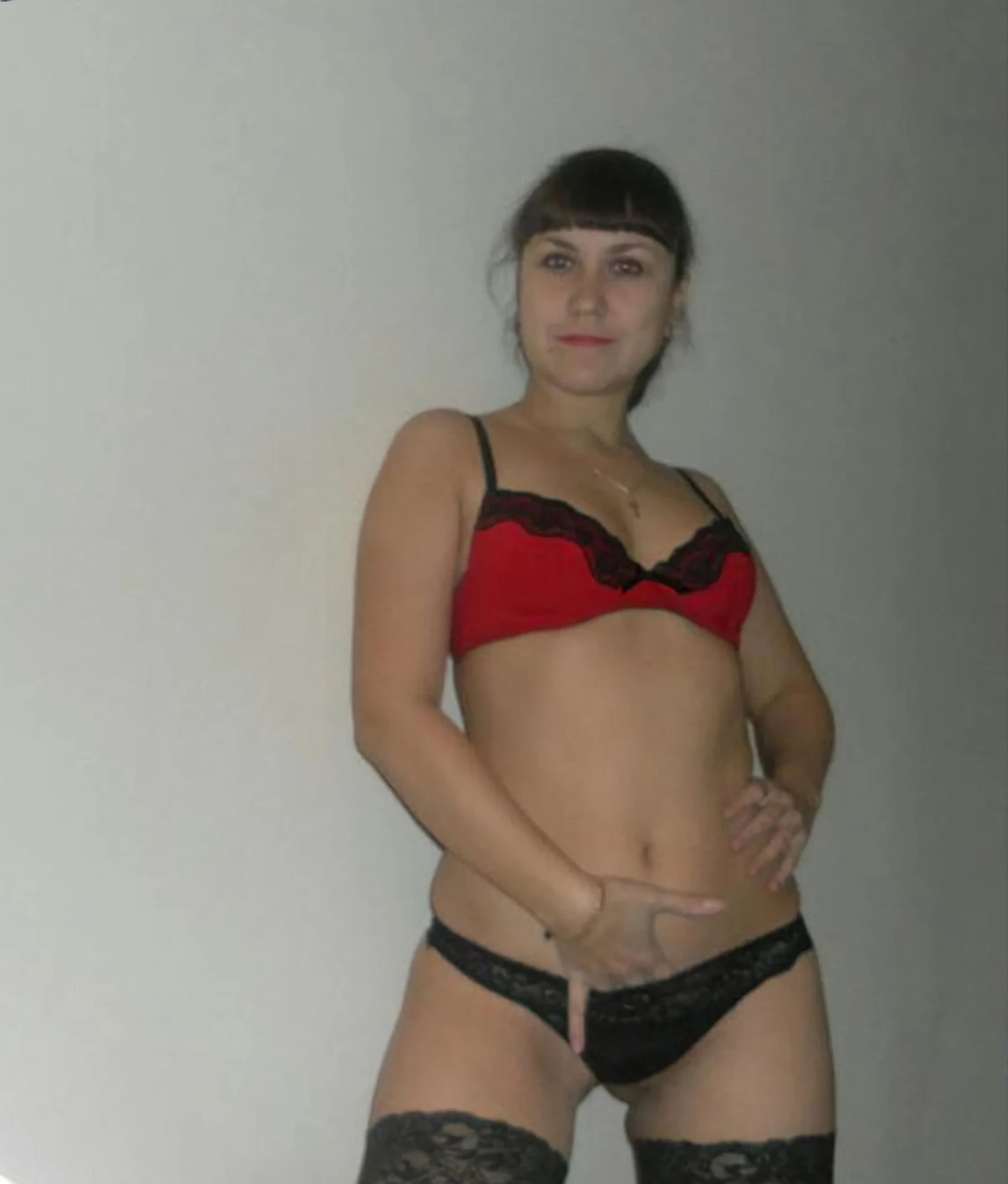 Sexy Selfie: Hot Woman Takes Explicit Amateur Photos of Herself