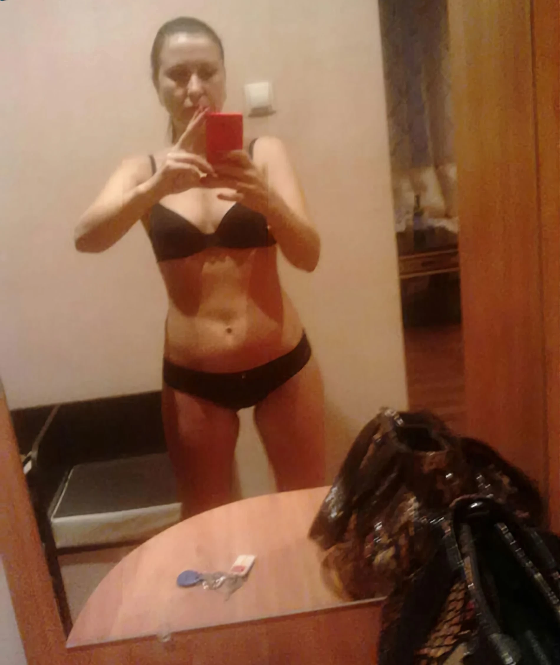 Sexy Selfie: Hot Woman Takes Explicit Amateur Photos of Herself