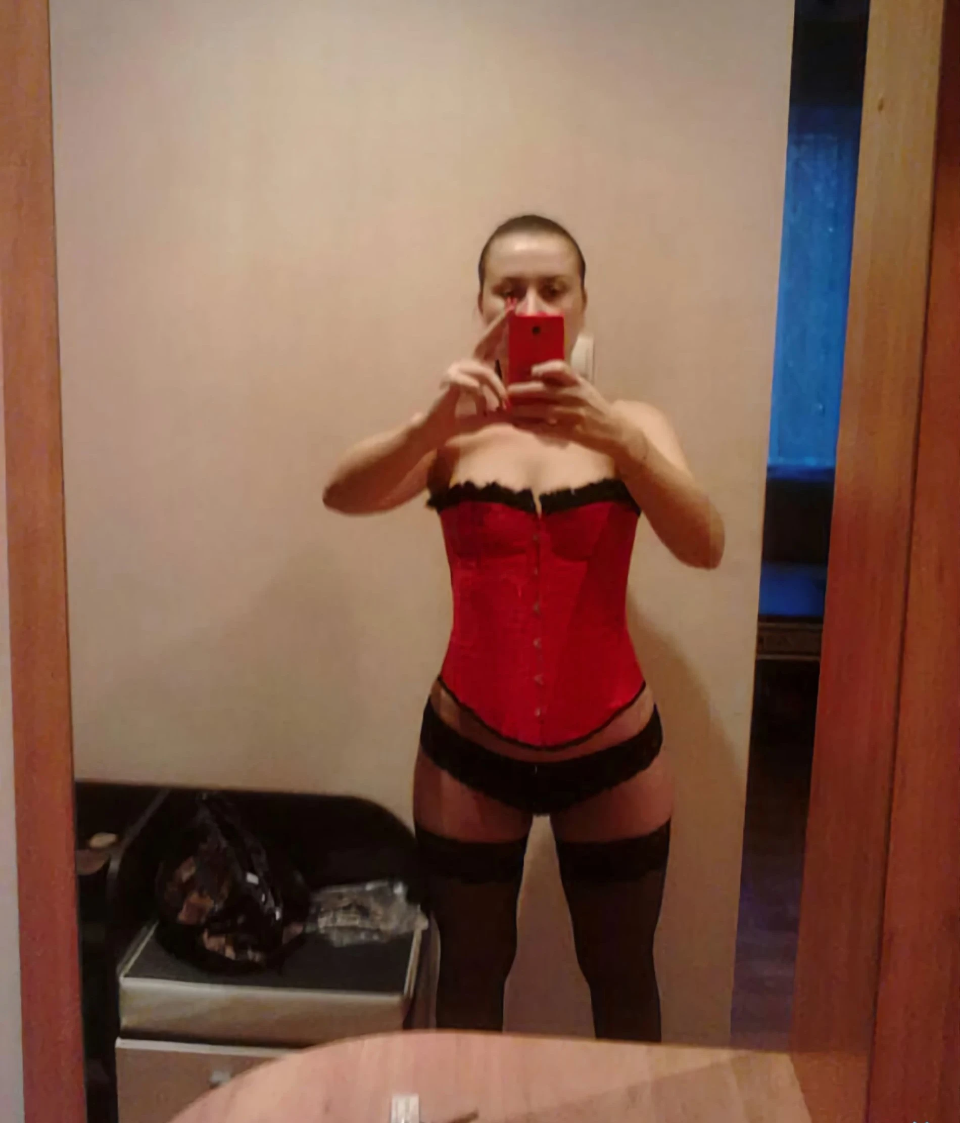 Sexy Selfie: Hot Woman Takes Explicit Amateur Photos of Herself