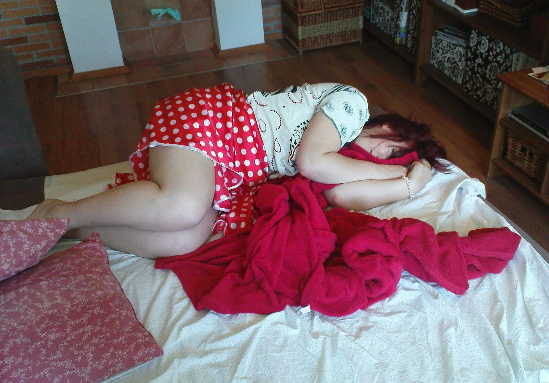 Curvy Babe Fucks Herself with Vibrator - Explicit Amateur Porn Photo