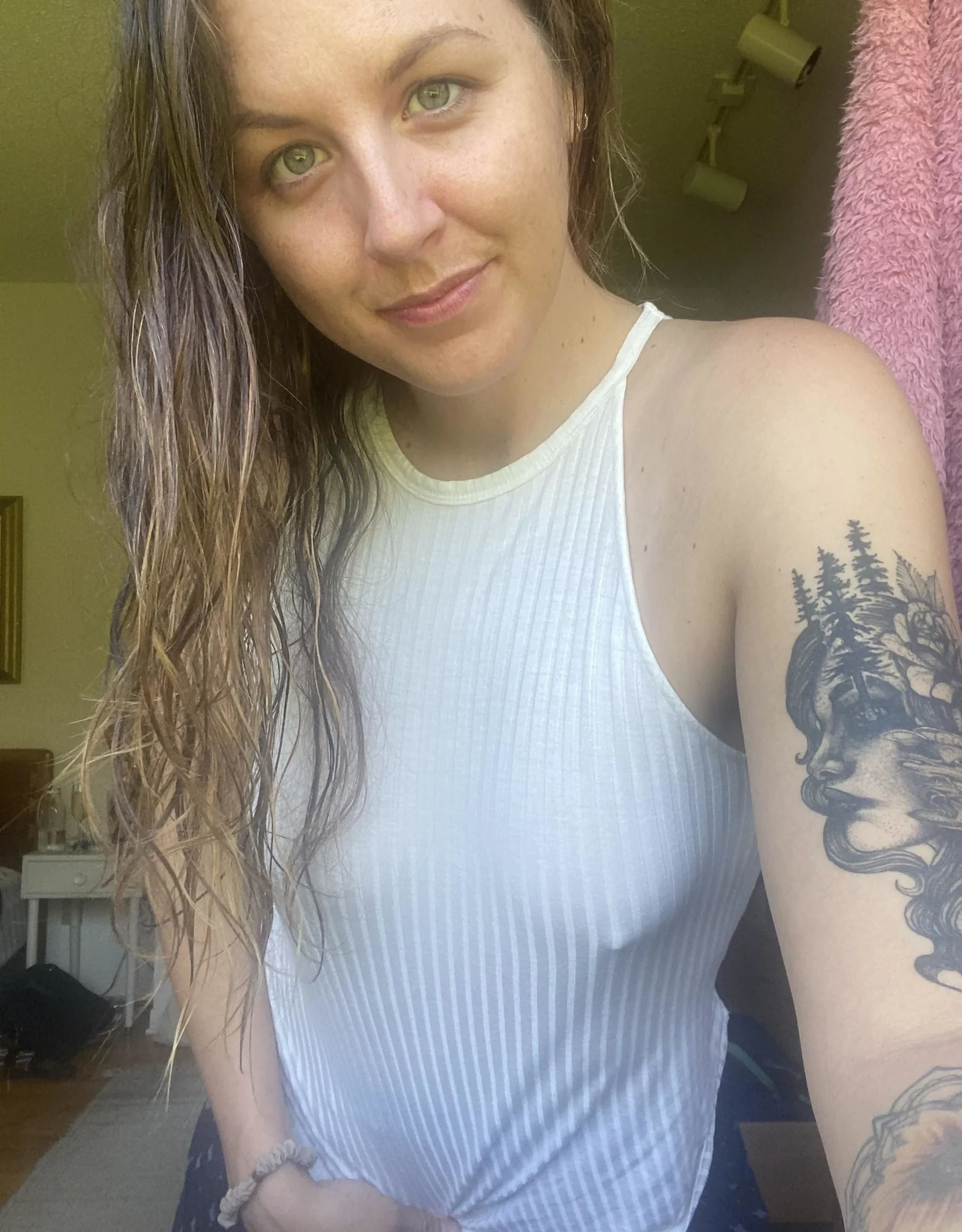 Amateur Girl's Tattooed Intimate Album - Explicit Homemade Porn Pics