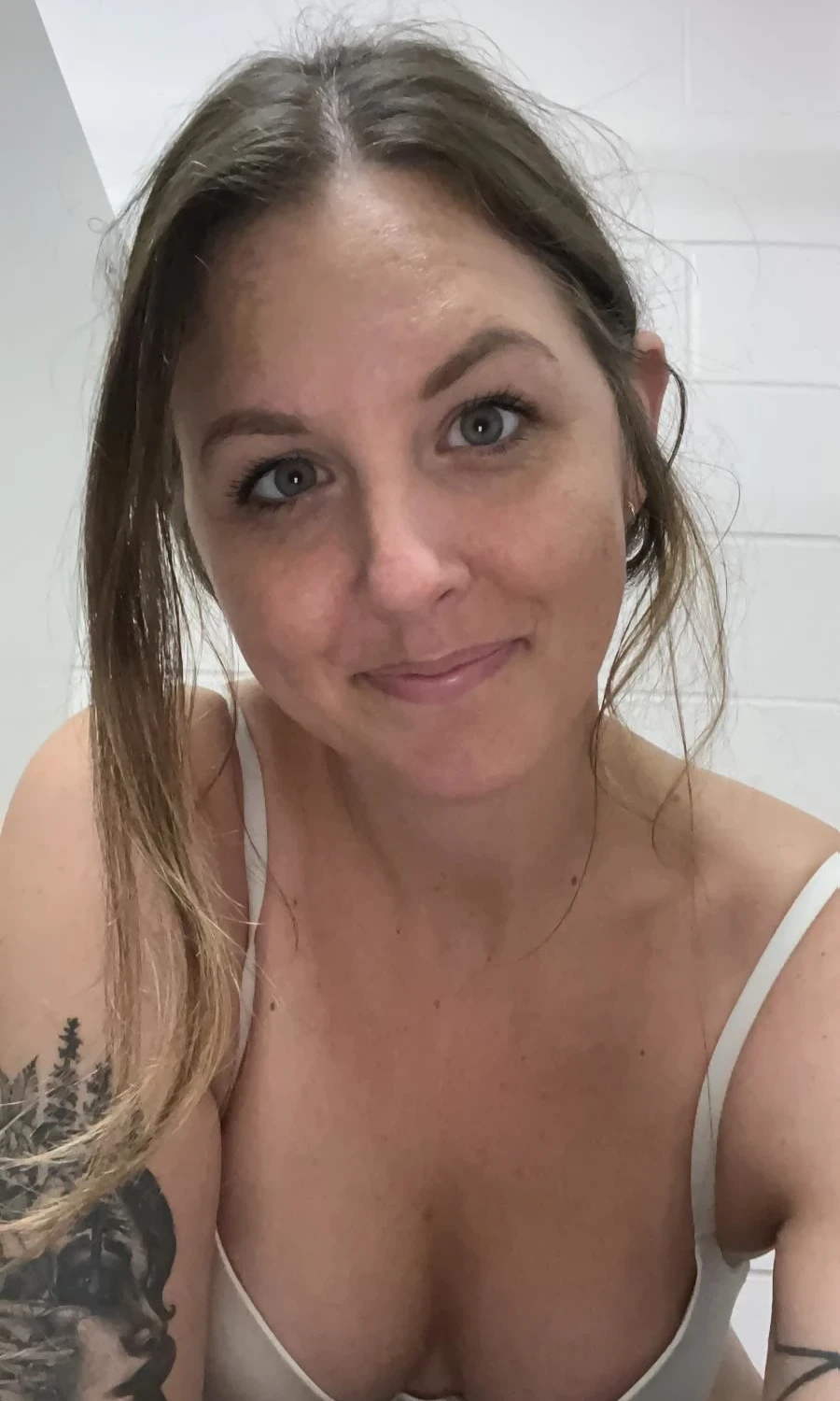 Amateur Girl's Tattooed Intimate Album - Explicit Homemade Porn Pics