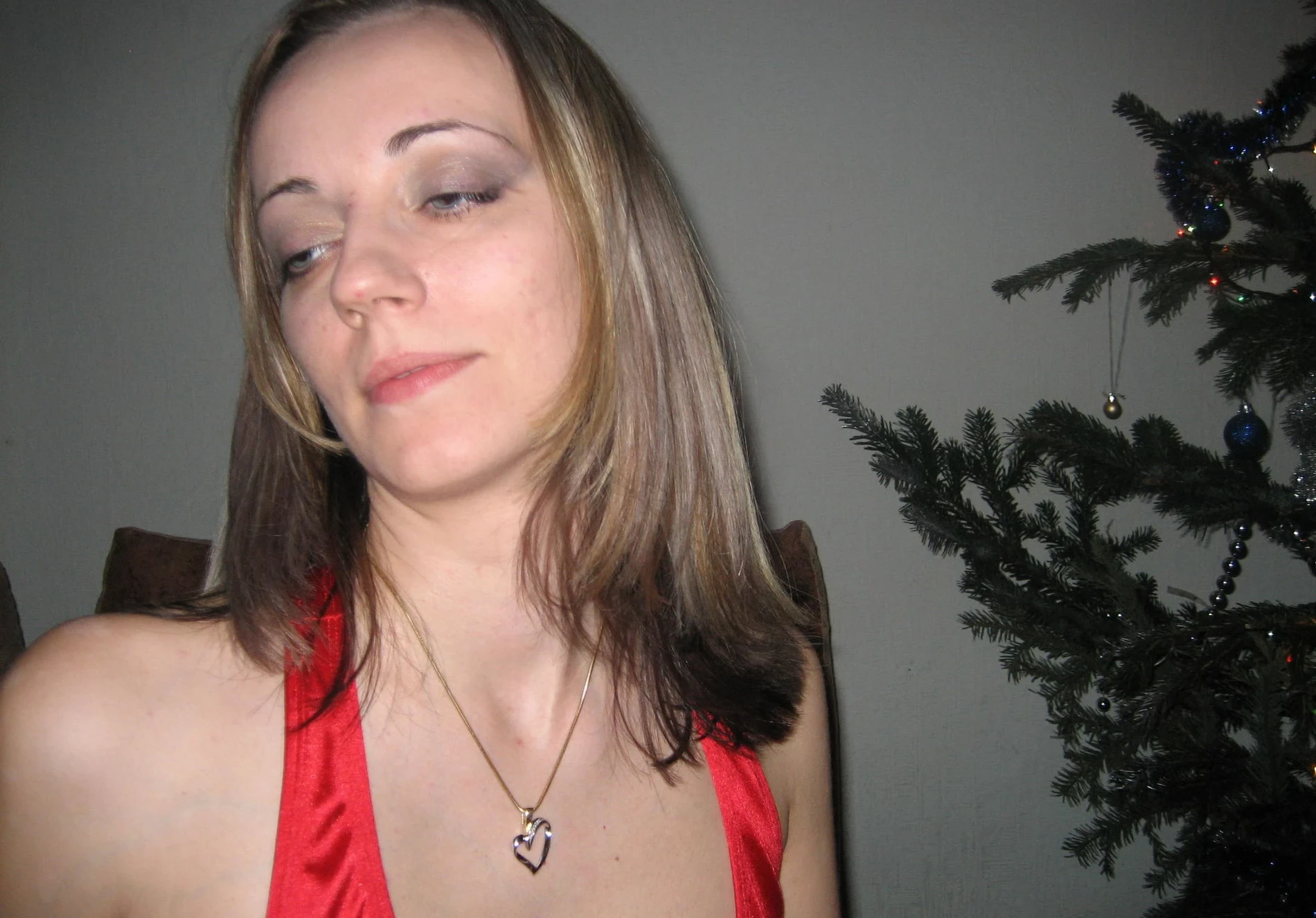 Hot Amateur Girl in Red Lingerie Shares Intimate Photos - Explicit Homemade Porn