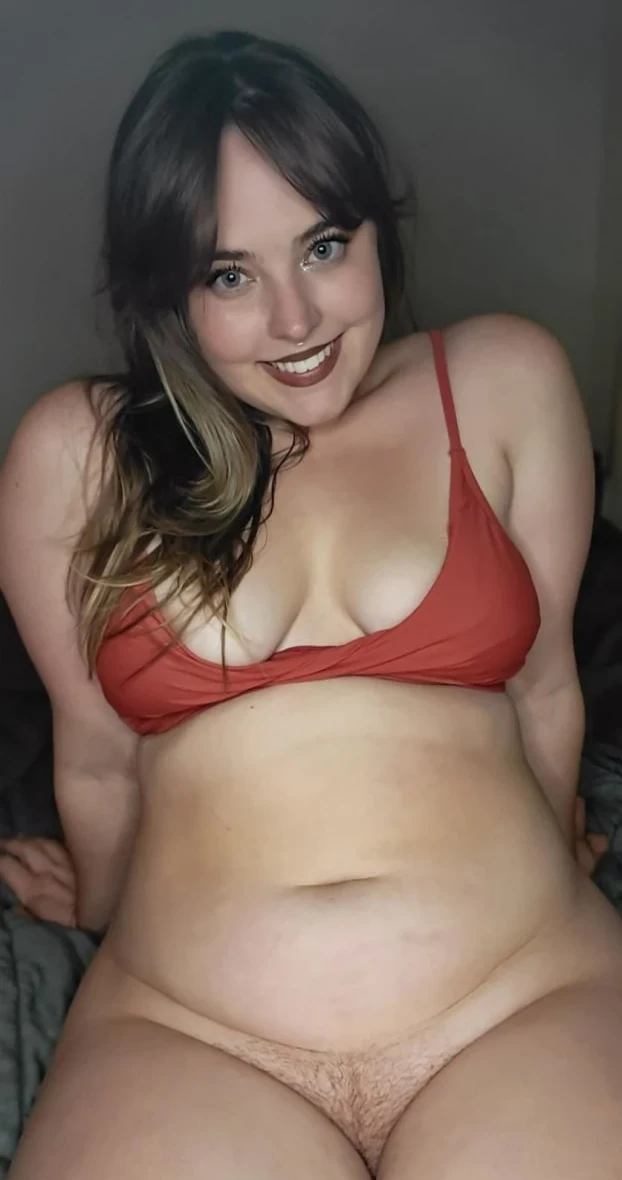 Beautiful Curvy Body Amateur Photo - Explicit and Bold