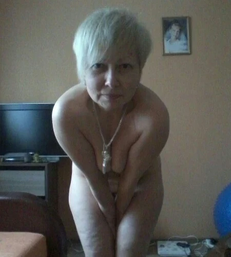 Mature Ludmila Gives Blowjob and Poses Nude - Amateur Porn Pic