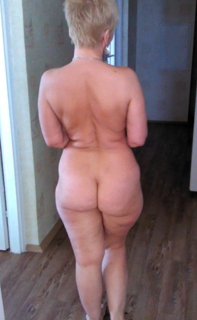 Mature Ludmila Gives Blowjob and Poses Nude - Amateur Porn Pic