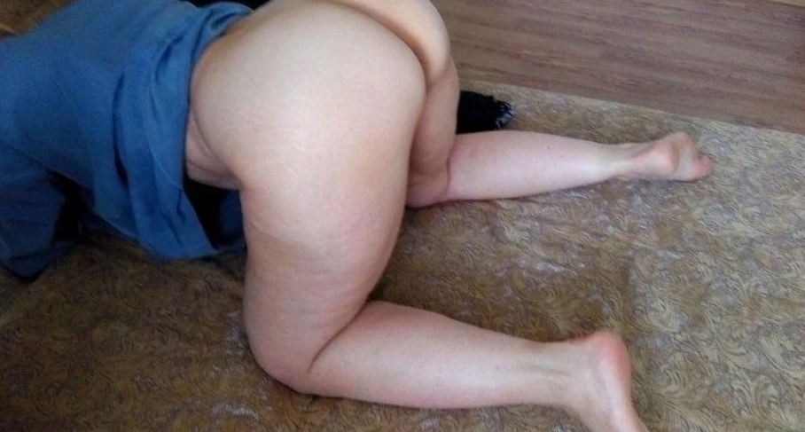 Mature Ludmila Gives Blowjob and Poses Nude - Amateur Porn Pic