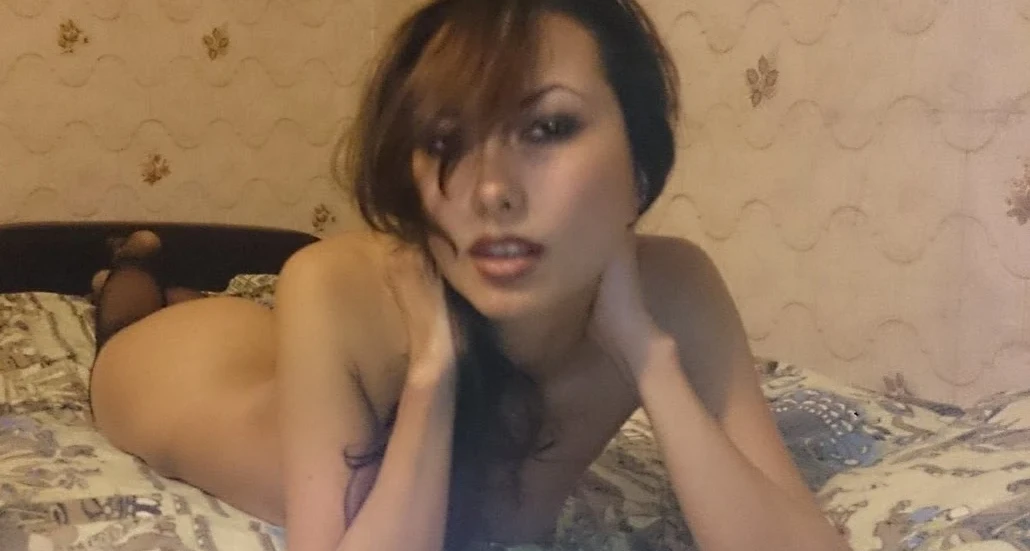 Hot MILF Adelina Poses and Sucks in Amateur Porn Pics