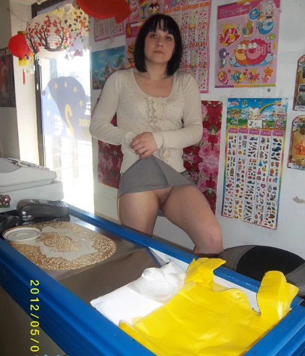 Store Blowjob: Amateur Babe Pleases Customer with Oral Sex