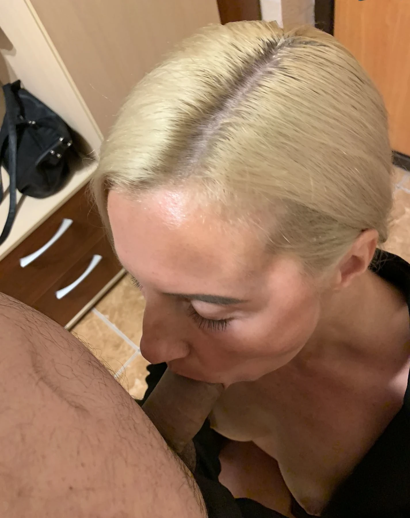 Amateur Blowjob on the Doorstep - Explicit Homemade Porn