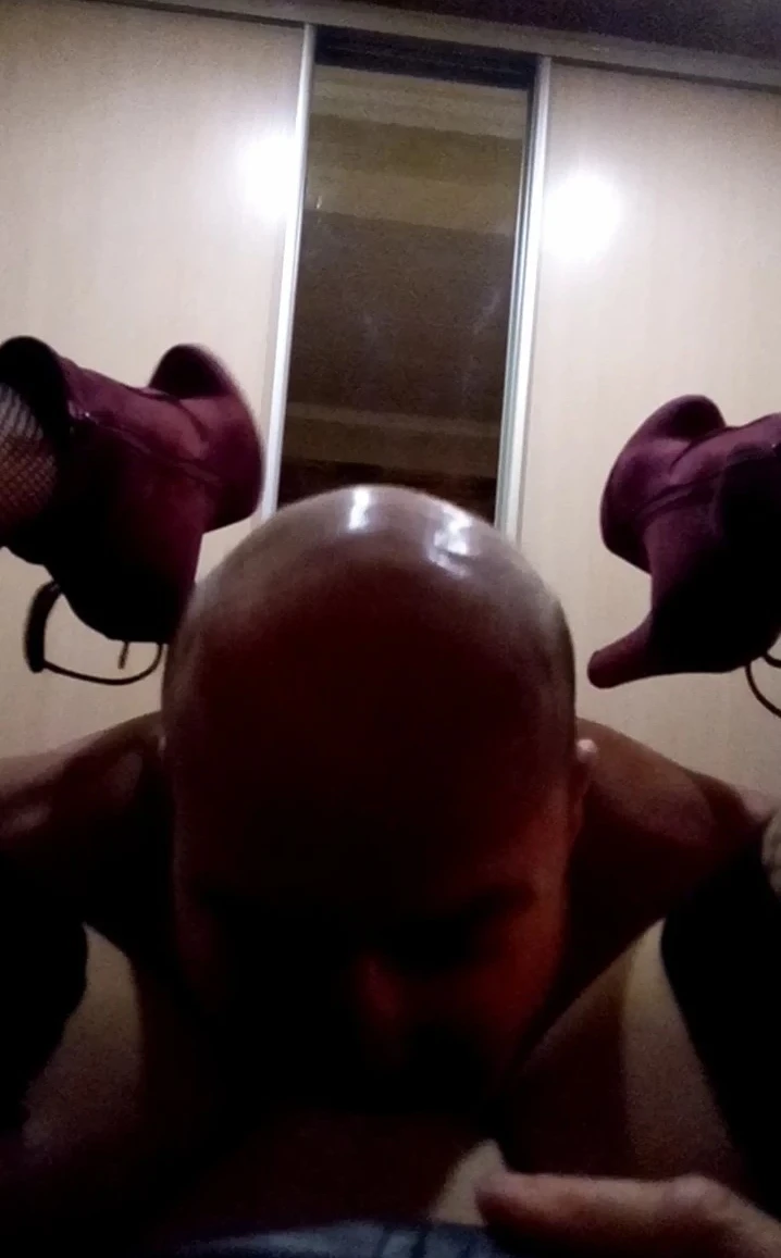 Amateur Pussy Eating: Hot Girl Receives Intense Cunnilingus