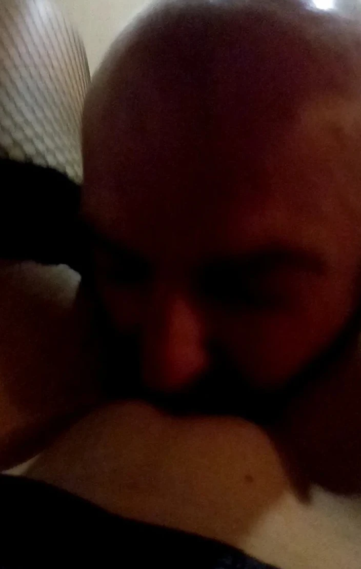 Amateur Pussy Eating: Hot Girl Receives Intense Cunnilingus