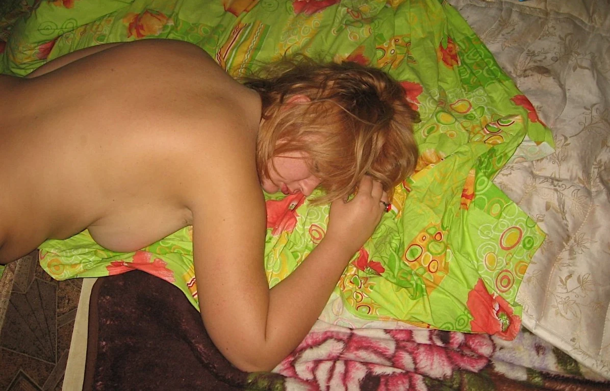 Hot Amateur Threesome: Invited Friend into Bed for Wild XXX Action