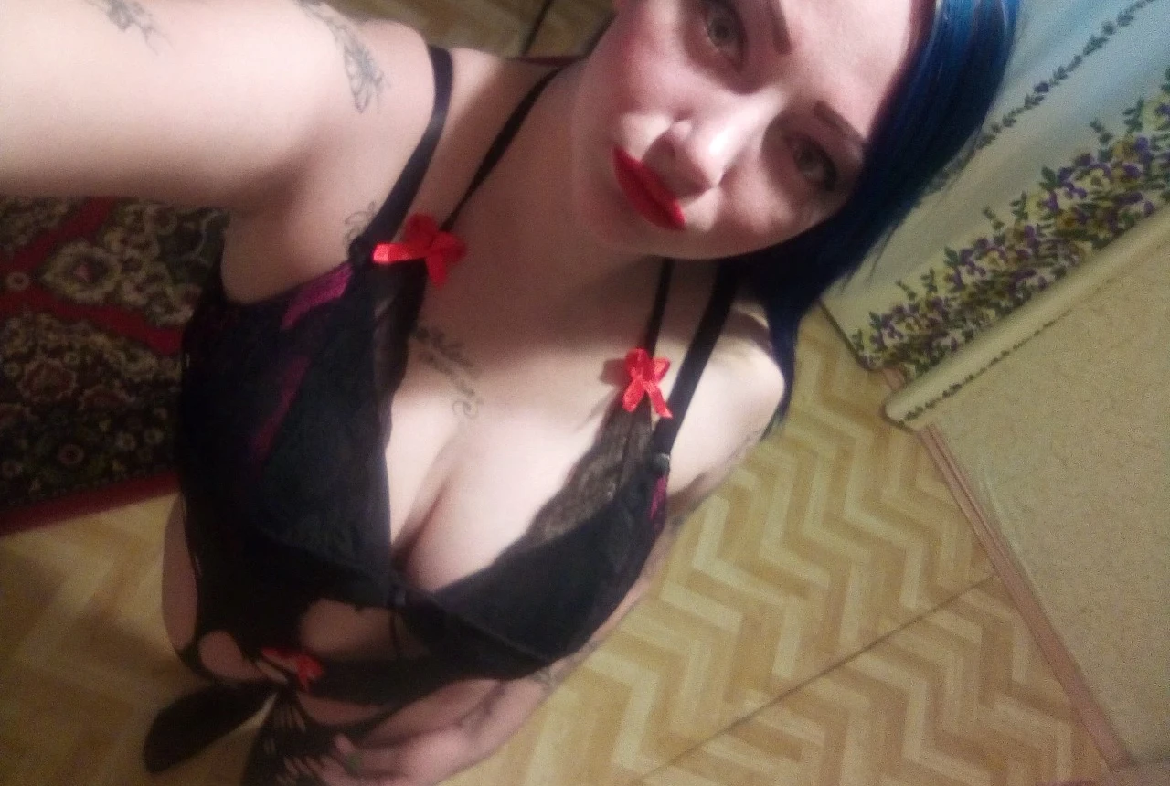 Curvy Babes Olga and Nastya Fuck Friend - Amateur Porn Photo