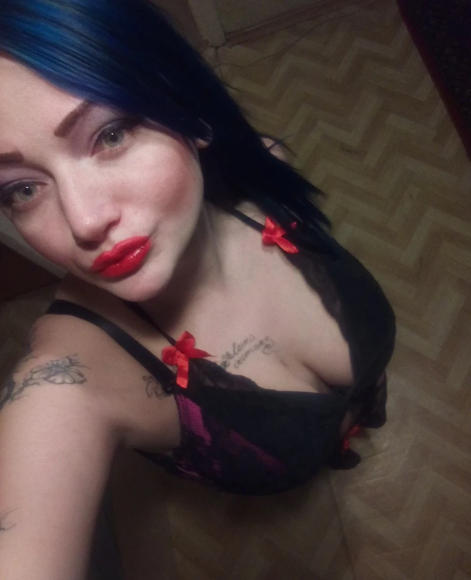 Curvy Babes Olga and Nastya Fuck Friend - Amateur Porn Photo