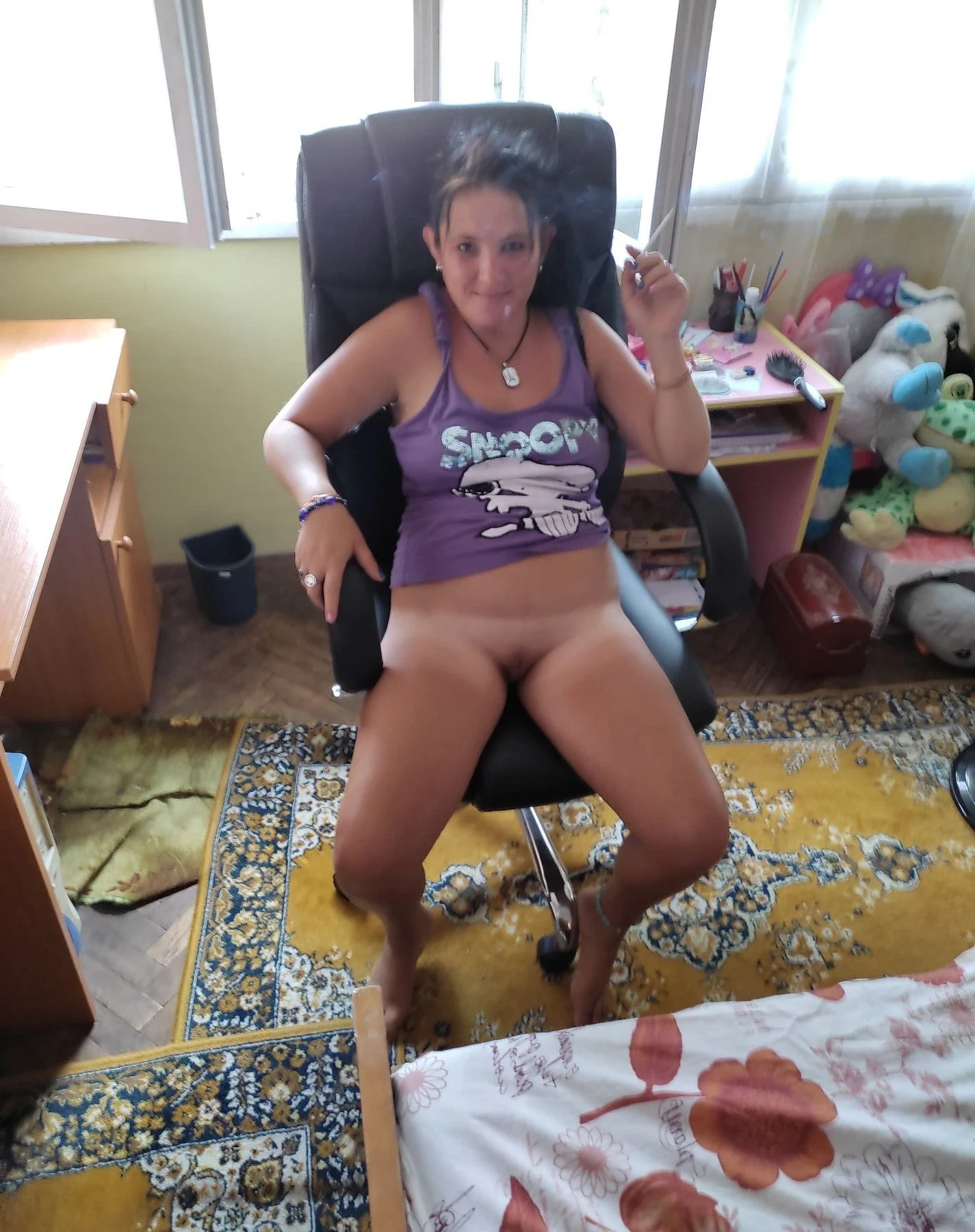 Curvy Babe Gets Naughty in Bed: Amateur Porn Photo