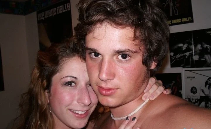 Allowed Girlfriend to Fuck Others: Amateur Porn Photo with Explicit Threesome Action