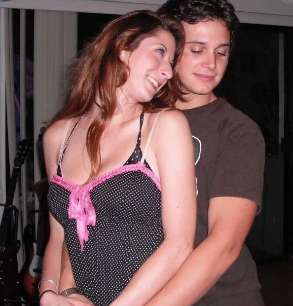 Allowed Girlfriend to Fuck Others: Amateur Porn Photo with Explicit Threesome Action