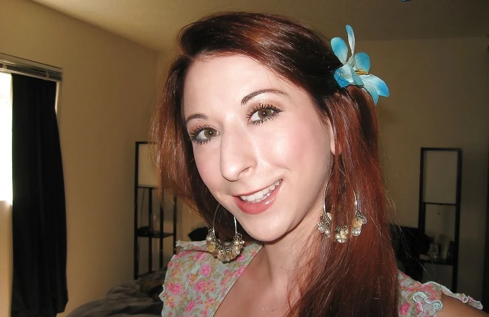 Allowed Girlfriend to Fuck Others: Amateur Porn Photo with Explicit Threesome Action