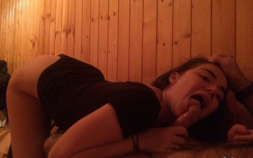 Kinky Sonichka and Boyfriend's Amateur Porn Pics: Explicit Amateur Sex