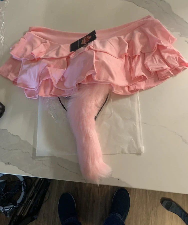 Explicit Anal Amateur Porn: Pink Tail in Ass