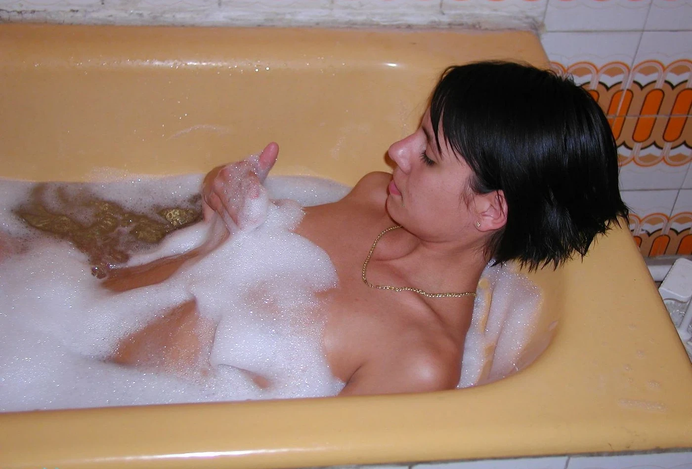 Hot Amateur Divorcee Sex - Young MILF Gets Naughty in Explicit Photos