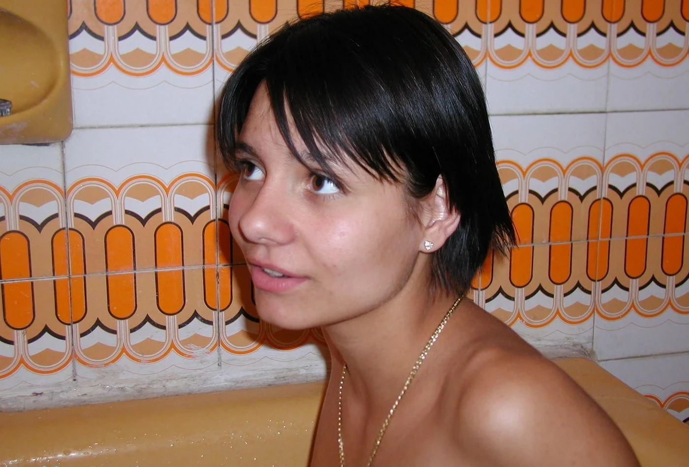 Hot Amateur Divorcee Sex - Young MILF Gets Naughty in Explicit Photos