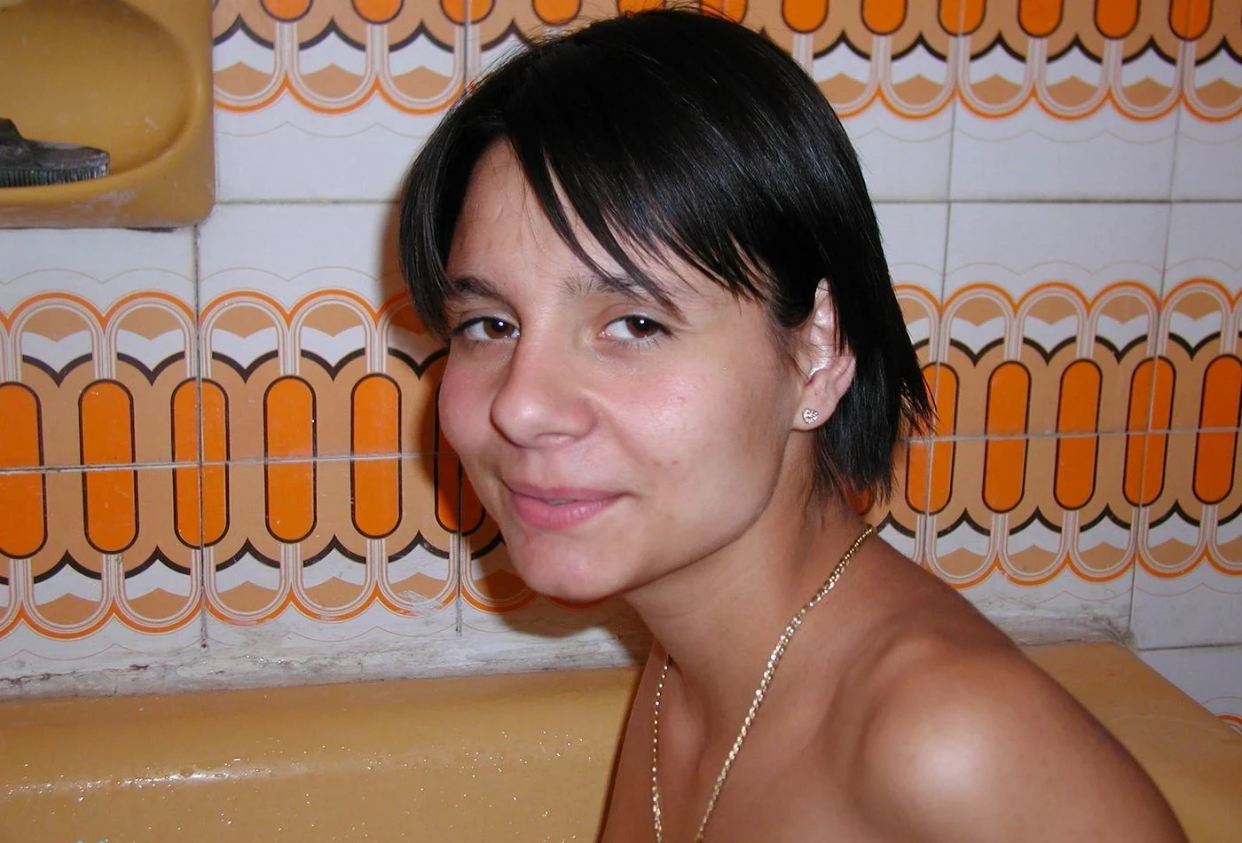 Hot Amateur Divorcee Sex - Young MILF Gets Naughty in Explicit Photos